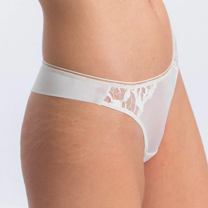 Dessous von Maison Lejaby aus der Serie SIN - Transparenter cremefarbener String mit hochwertigen Stickereieinsätzen - Seitliche Ansicht