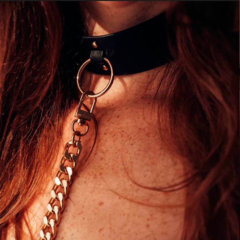 Bijoux Indiscrets - MAZE breiter Choker mit Leine  Detailansicht - vegan